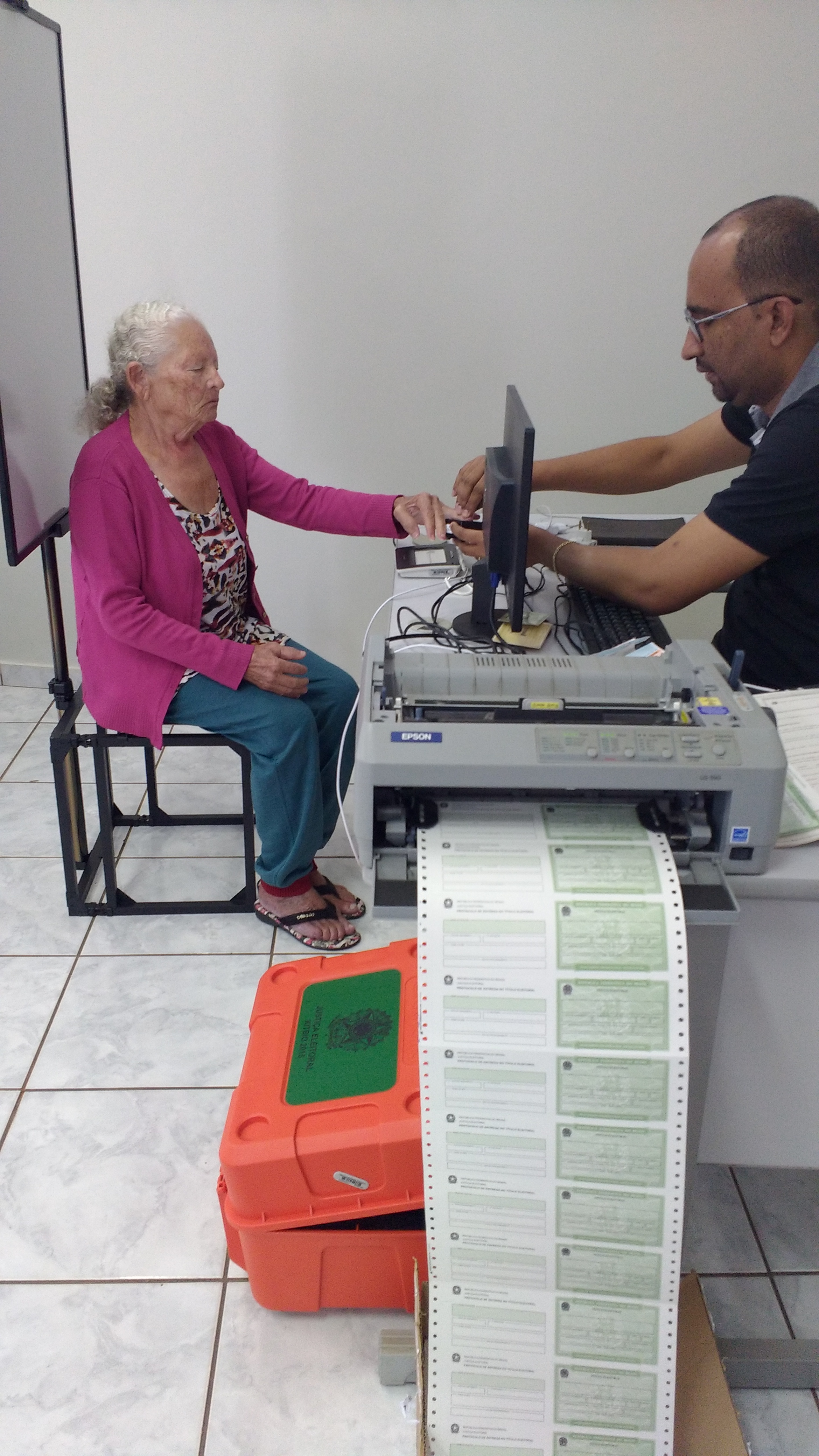 CARTÓRIO ELEITORAL DE LUCÉLIA REALIZA CADASTRAMENTO BIOMÉTRICO DOS ELEITORES DE PRACINHA